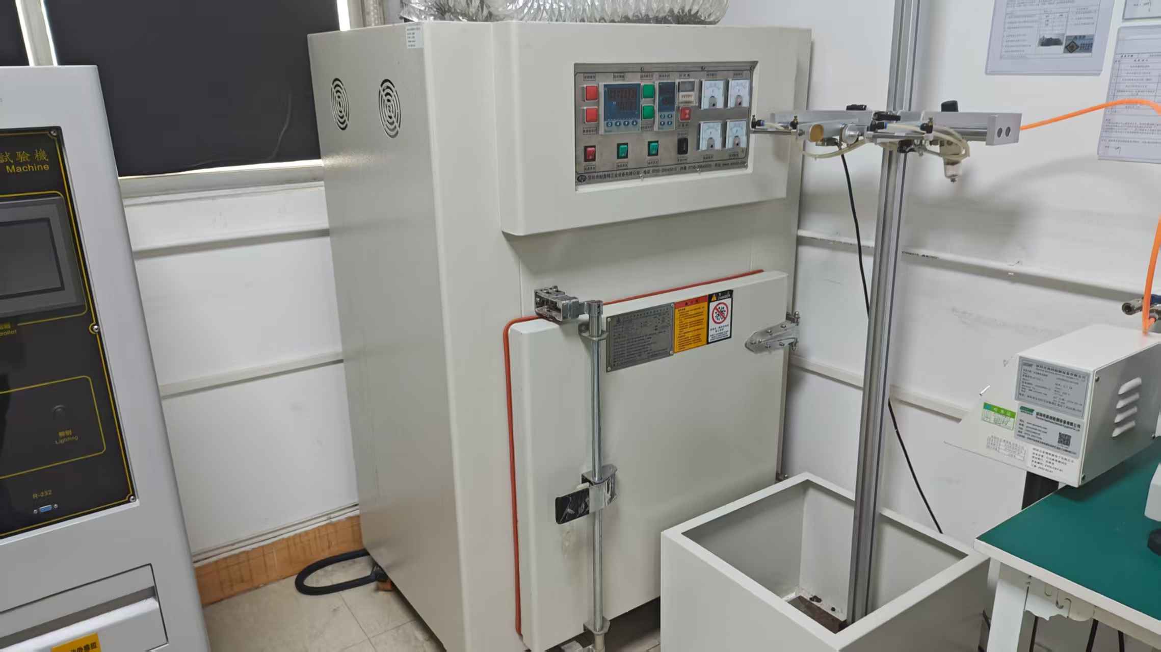 High-temperature cabinet